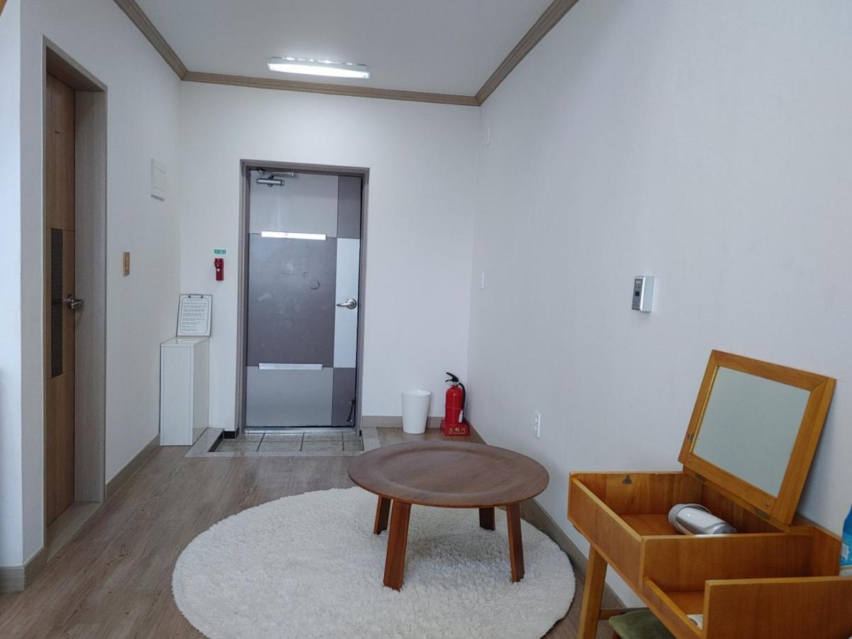 Moon Forest Guesthouse Jeju Esterno foto